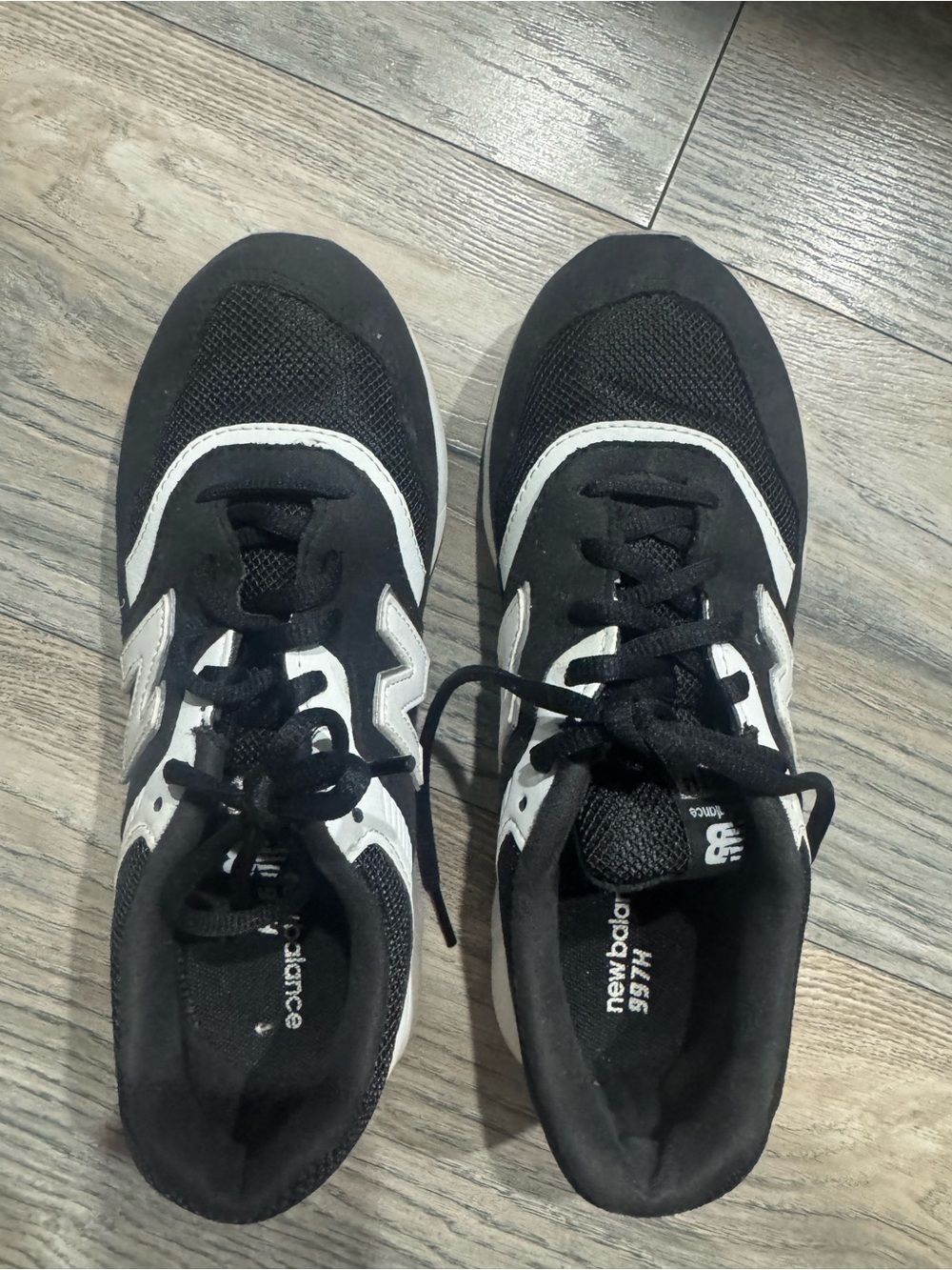 New Balance Men's Black and White Retro Runner Sneakers